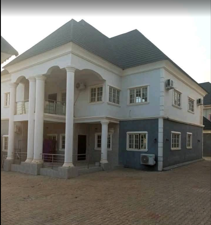 5 bedroom Duplex